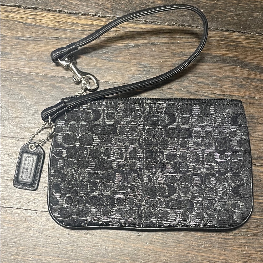 Coach wristlet🔥